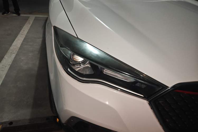 Used Bestune X80 2017 1.8T Automatic Sport Model Right Front Headlight