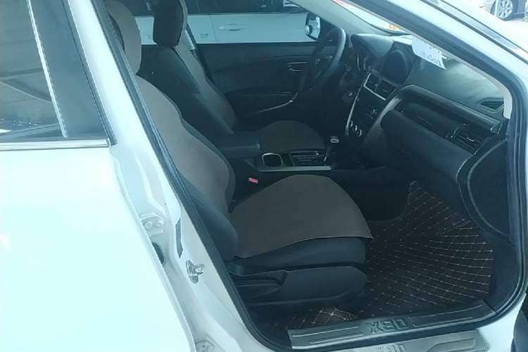 Used Bestune X80 2017 2.0L automatic Technology trim level Right Front Seat