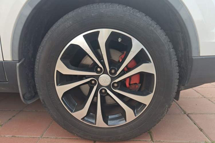Used Bestune X80 2017 1.8T Automatic Sport Model Right Front Wheel Hub