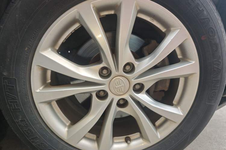 Used Bestune X80 2017 2.0L automatic Technology trim level Right Front Wheel Hub
