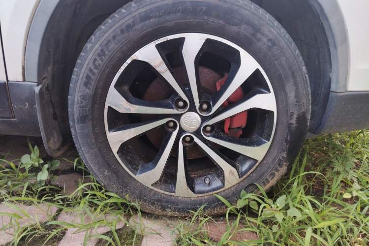 Used Bestune X80 2017 1.8T Automatic Sport Model Right Front Wheel Hub