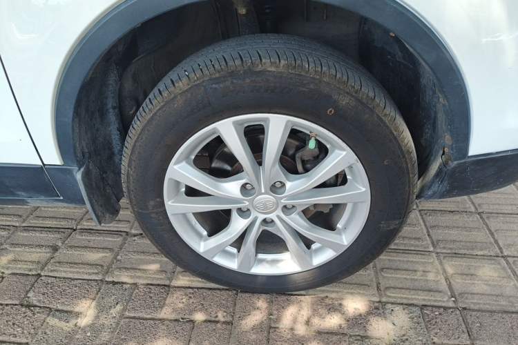 Used Bestune X80 2017 1.8T Automatic Luxury Model Right Front Wheel Hub