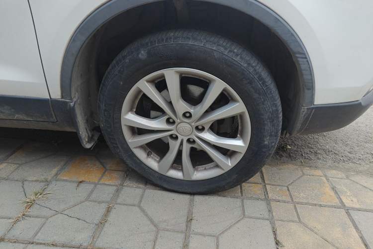 Used Bestune X80 2017 2.0L Manual Luxury Edition Right Front Wheel Hub