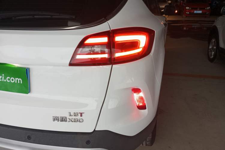 Used Bestune X80 2017 1.8T Automatic Luxury Model Right Rear Taillight