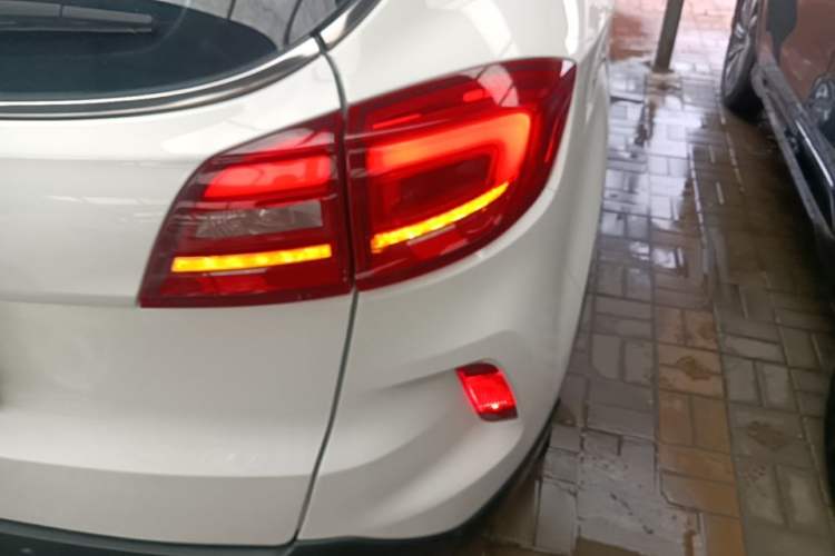 Used Bestune X80 2017 2.0L automatic Technology trim level Right Rear Taillight