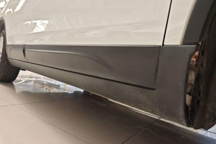 Used Bestune X80 2017 2.0L Manual Luxury Edition Right Side Sill