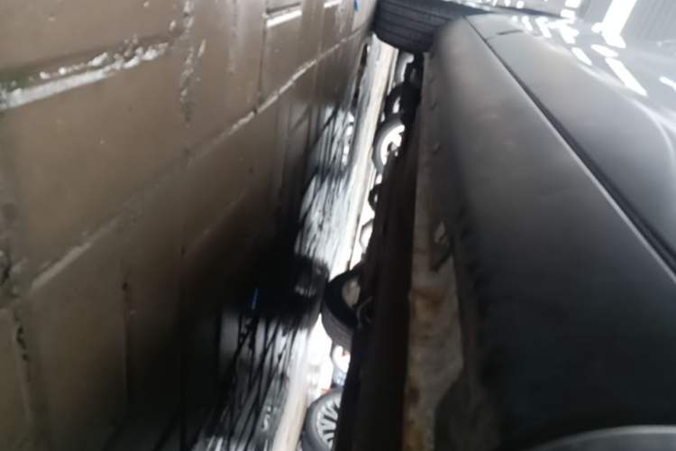 Used Bestune X80 2017 2.0L automatic Technology trim level Right Side Sill