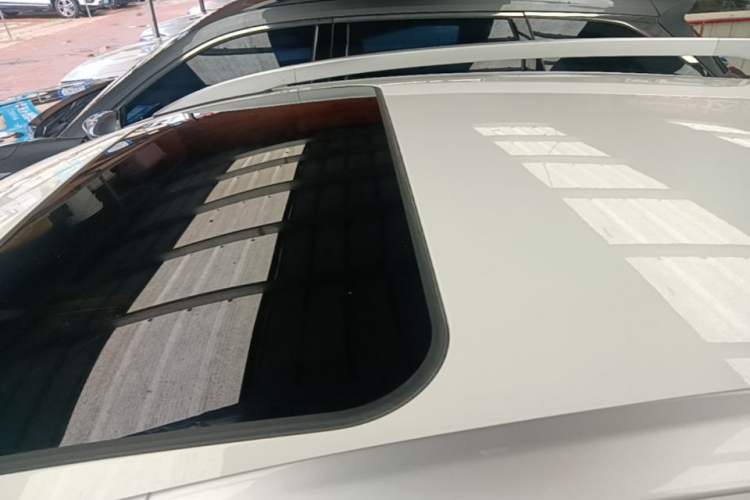 Used Bestune X80 2017 2.0L automatic Technology trim level Roof