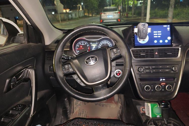 Used Bestune X80 2017 1.8T Automatic Luxury Model Steering Wheel