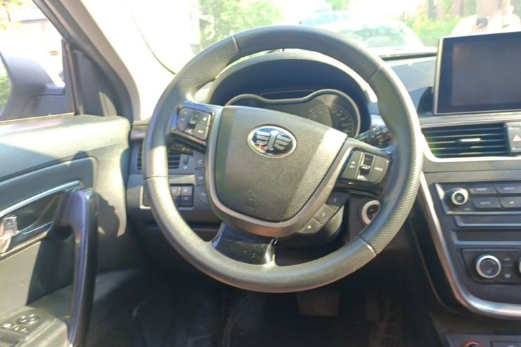 Used Bestune X80 2017 1.8T Automatic Luxury Model Steering Wheel