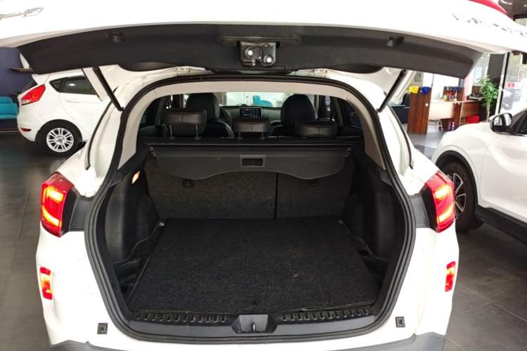 Used Bestune X80 2017 2.0L Manual Luxury Edition Trunk