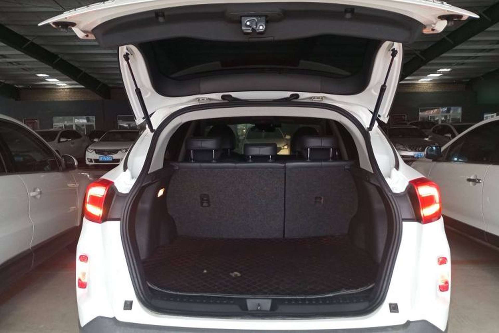 Used Bestune X80 2017 1.8T Automatic Luxury Model Trunk