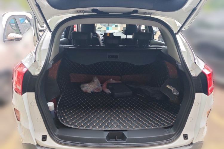Used Bestune X80 2017 2.0L Manual Luxury Edition Trunk