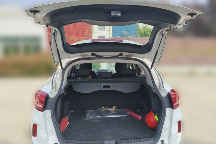 Used Bestune X80 2017 2.0L manual base version Trunk