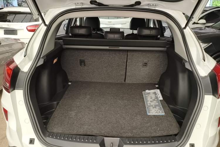 Used Bestune X80 2017 1.8T Automatic Luxury Model Trunk