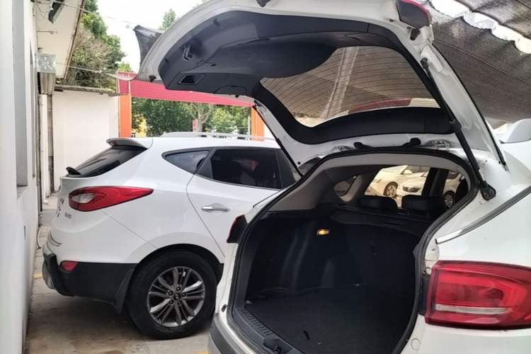 Used Bestune X80 2017 1.8T Automatic Luxury Model Trunk