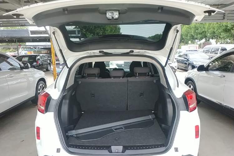 Used Bestune X80 2017 2.0L automatic Technology trim level Trunk