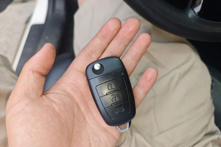 Used Bestune X80 2017 2.0L automatic Technology trim level Vehicle Key