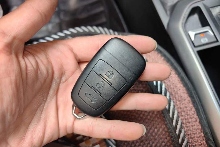 Used Bestune X80 2017 1.8T Automatic Luxury Model Vehicle Key