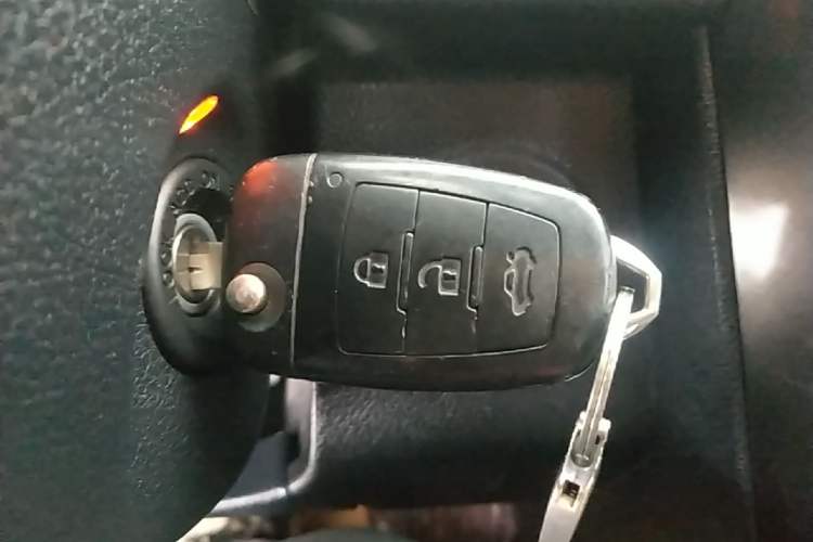 Used Bestune X80 2017 2.0L automatic Technology trim level Vehicle Key