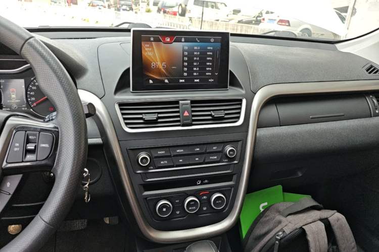 Used Bestune X80 2018 2.0L Automatic 20th Anniversary Edition Audio And AC Panel