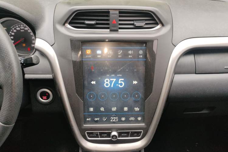 Used Bestune X80 2018 Live Edition 1.8T Automatic Luxury Model Audio And AC Panel