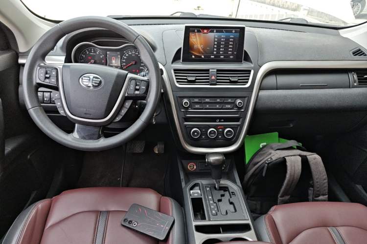 Used Bestune X80 2018 2.0L Automatic 20th Anniversary Edition Center Console