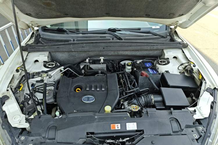 Used Bestune X80 2018 2.0L Automatic 20th Anniversary Edition Engine Bay
