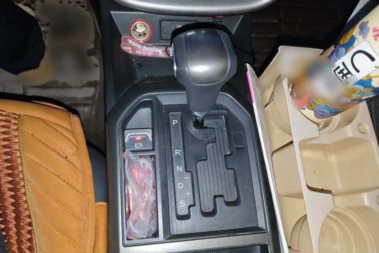 Used Bestune X80 2018 Live Edition 1.8T Automatic Luxury Model Gear Lever