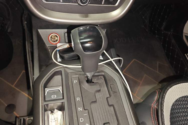 Used Bestune X80 2018 Live Edition 2.0L Automatic Comfort Model Gear Lever