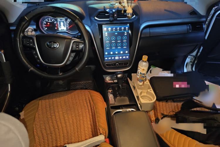 Used Bestune X80 2018 Live Edition 1.8T Automatic Luxury Model Interior 2
