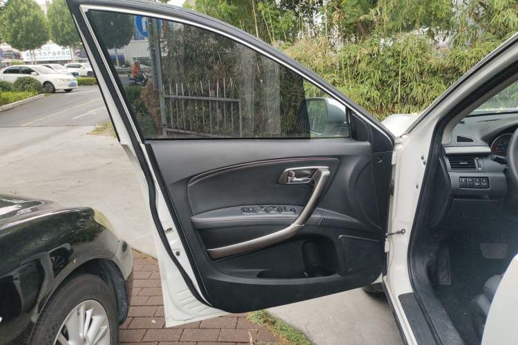 Used Bestune X80 2018 Live Edition 1.8T Automatic Luxury Model Left Front Door Interior
