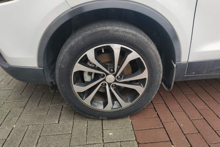 Used Bestune X80 2018 Live Edition 1.8T Automatic Luxury Model Left Front Wheel Hub