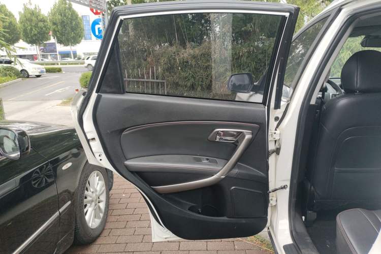 Used Bestune X80 2018 Live Edition 1.8T Automatic Luxury Model Left Rear Door Interior