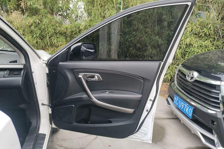 Used Bestune X80 2018 Live Edition 1.8T Automatic Luxury Model Right Front Door Interior