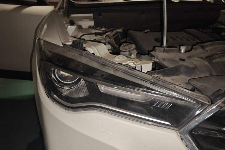 Used Bestune X80 2018 Live Edition 2.0L Automatic Comfort Model Right Front Headlight
