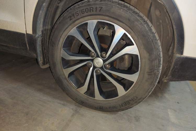 Used Bestune X80 2018 Live Edition 2.0L Automatic Comfort Model Right Front Wheel Hub
