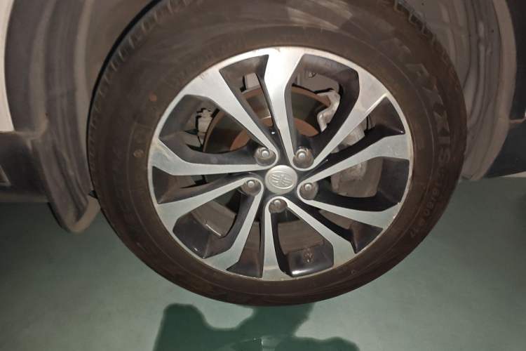 Used Bestune X80 2018 Live Edition 2.0L Automatic Comfort Model Right Front Wheel Hub