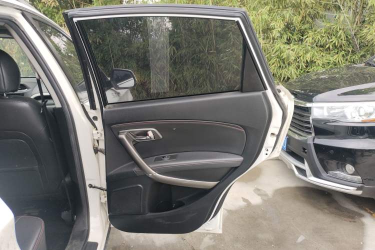 Used Bestune X80 2018 Live Edition 1.8T Automatic Luxury Model Right Rear Door Interior