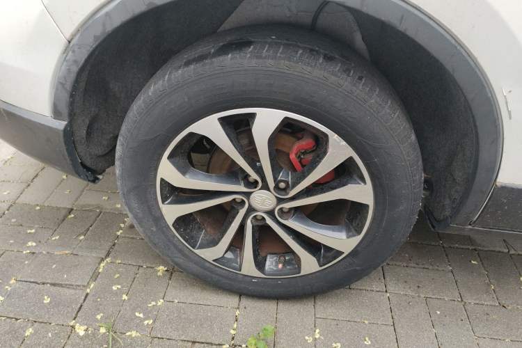 Used Bestune X80 2018 Live Edition 1.8T Automatic Luxury Model Right Rear Wheel Hub