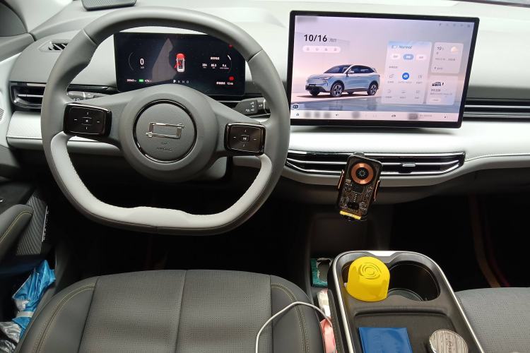 Used Bestune Yueyi 03 2025 565km Premium Edition Center Console