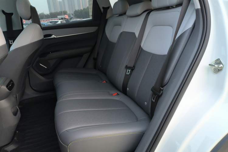 Used Bestune Yueyi 03 2025 565km Premium Edition Interior 4