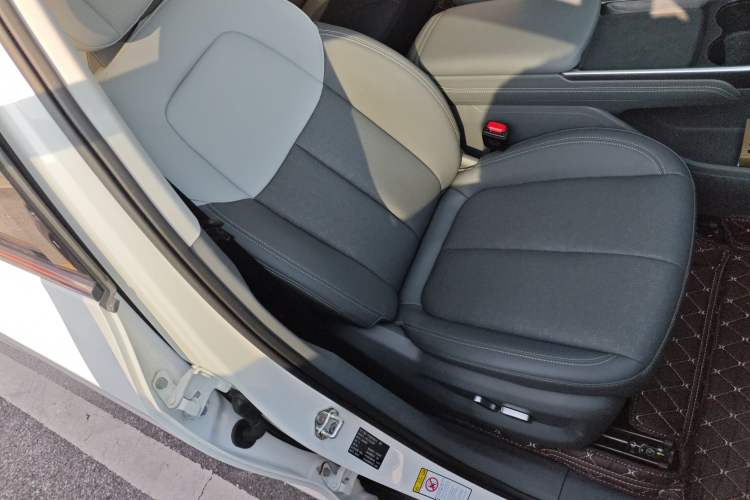 Used Bestune Yueyi 03 2025 565km Comfort Edition Right Front Seat