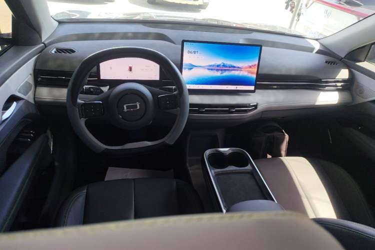 Used Bestune Yueyi 03 2025 445km Joyful Edition Center Console