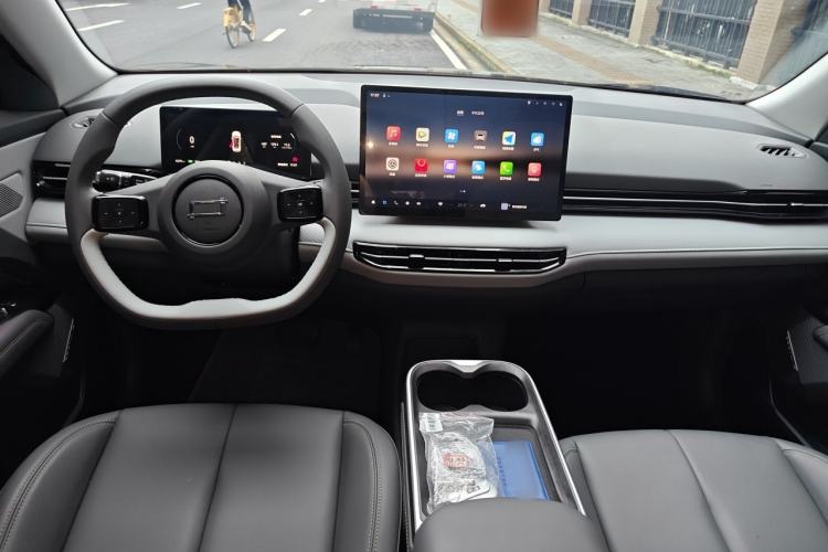 Used Bestune Yueyi 03 2025 565km Enjoy Edition Center Console