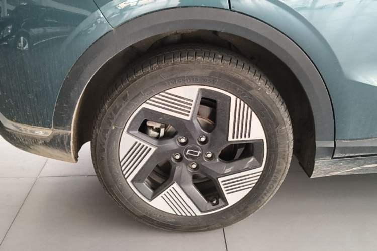 Used Bestune Yueyi 03 2025 565km Premium Edition Exterior 5