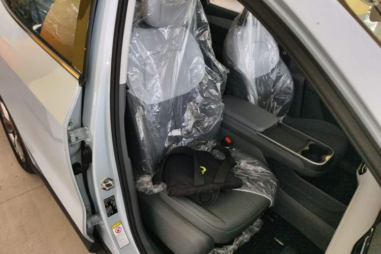 Used Bestune Yueyi 03 2025 445km Joyful Edition Right Front Seat