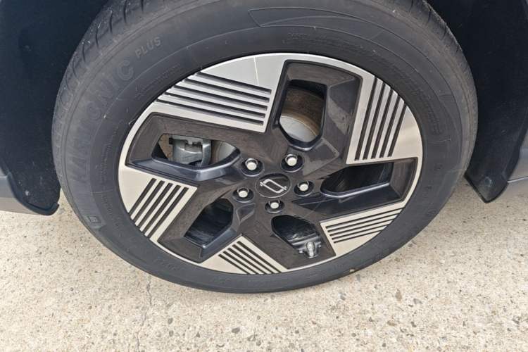 Used Bestune Yueyi 03 2025 565km Premium Edition Right Rear Wheel Hub
