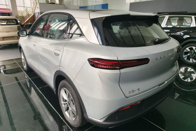 Used Bestune Yueyi 03 2025 445km Joyful Edition Exterior 2