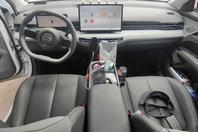 Used Bestune Yueyi 03 2025 565km Premium Edition Center Console